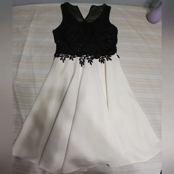 Camille La Vie | Dresses | Short Black And White Floral Designed Homecoming  Prom Wedding Dressworn Once | Poshmark